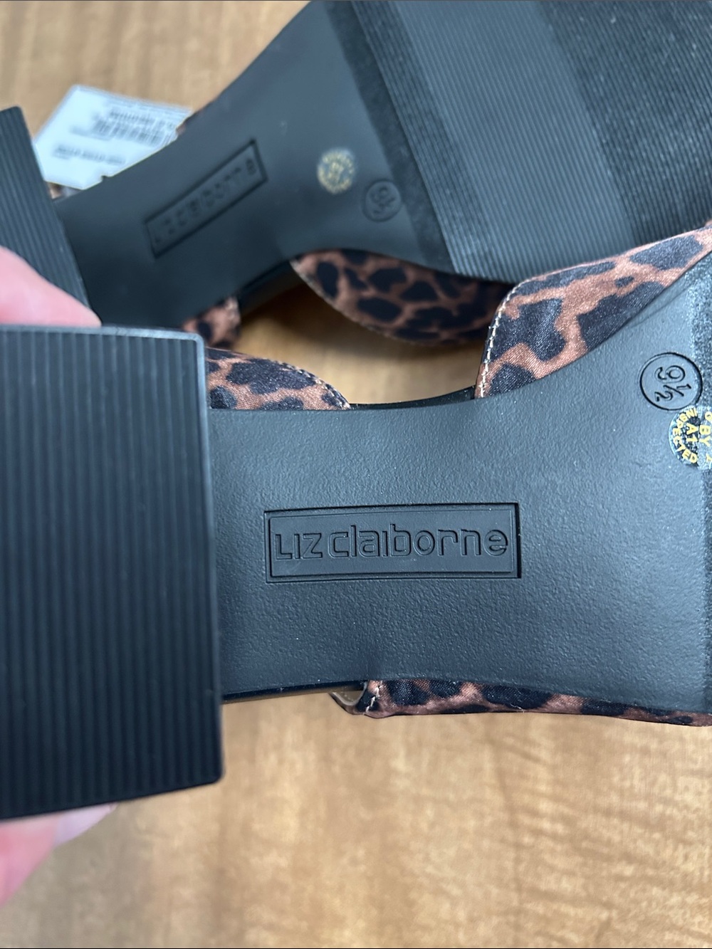 NWT Liz Claiborne Leopard Print Pointed Toe Slingback Block Heel Pumps 9.5
Y - Picture 11 of 16